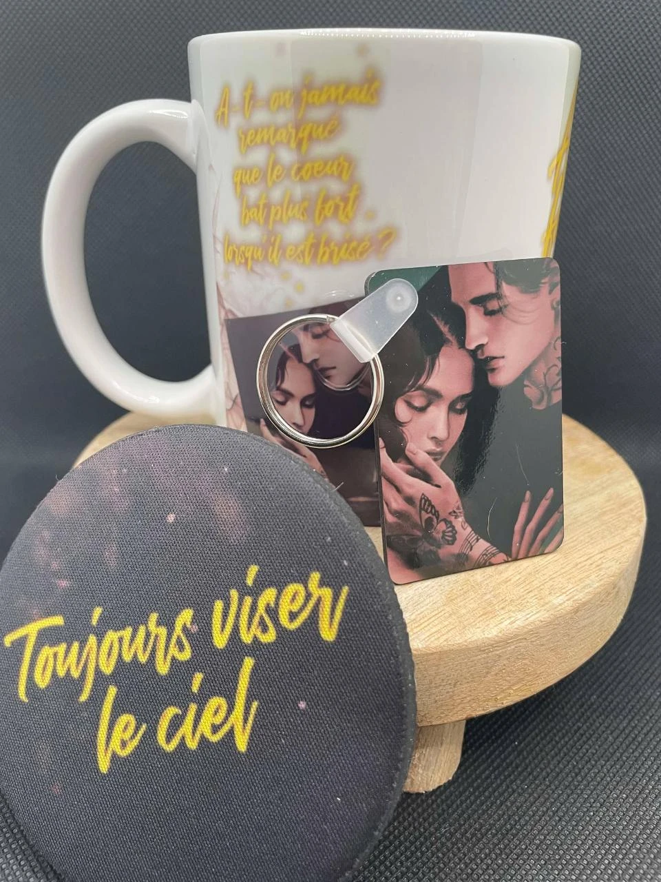 🎁 Coffret Mug – Mug + Porte-clés + Dessous de Tasse – Ashes Falling for the Sky
